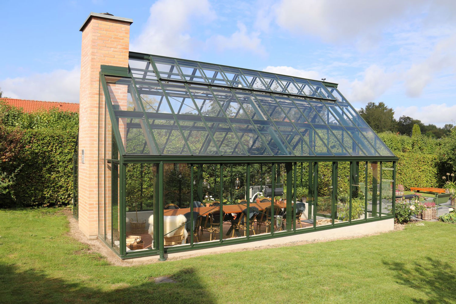 Orangery with fireplace and heat pump