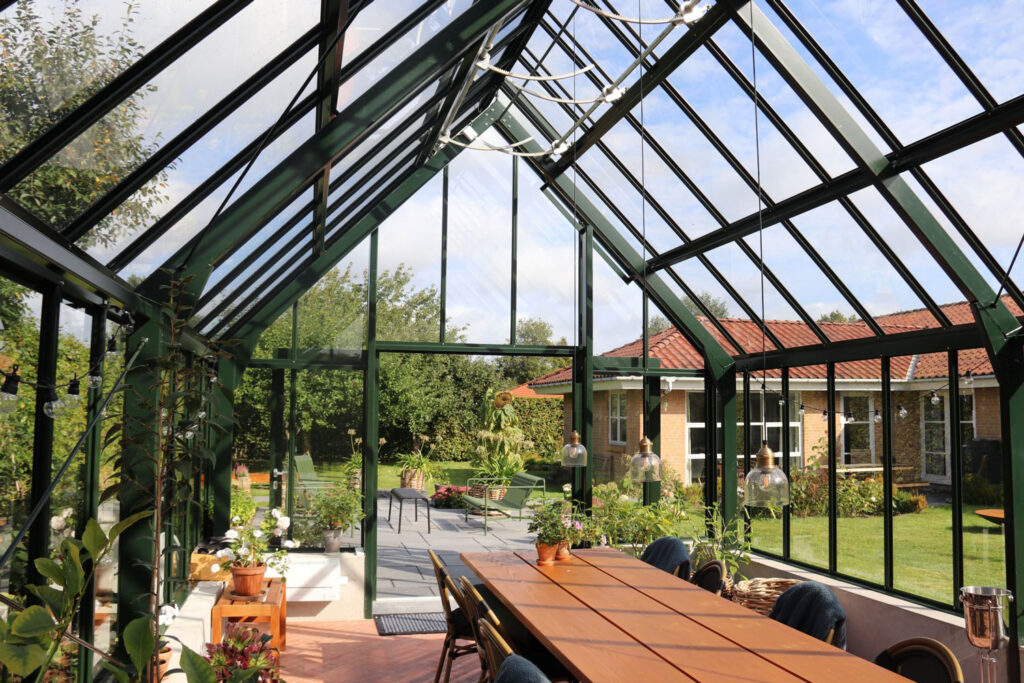 Orangery with fireplace and heat pump