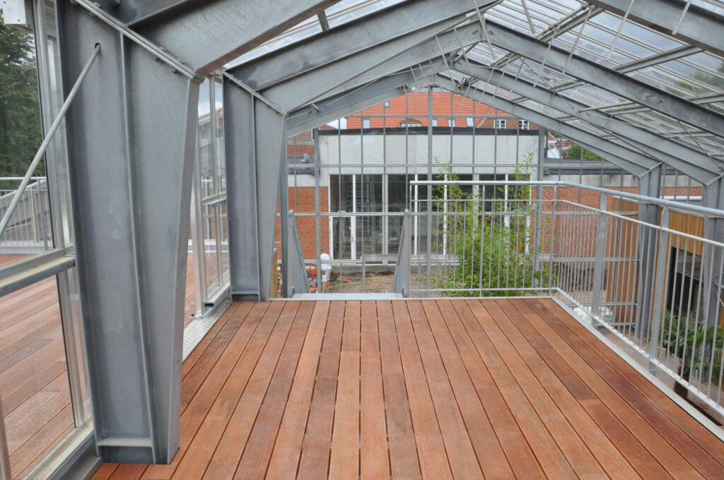 Glass building as a framework for Hillerød Lilleskole
